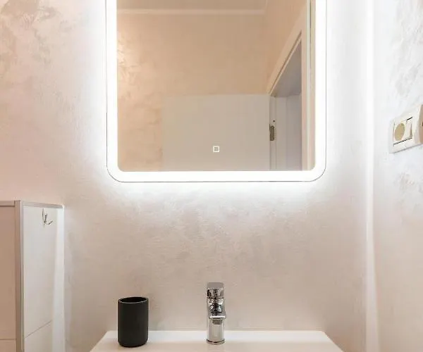 Luxury アパート ママイア